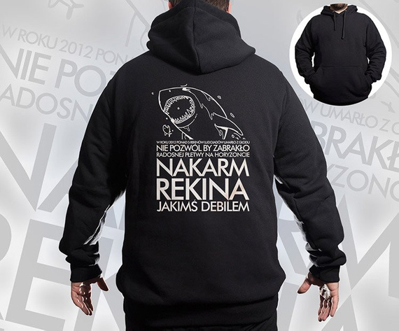 Czarna bluza kangurka z nadrukiem - Nakarm Rekina Jakimś Debilem 