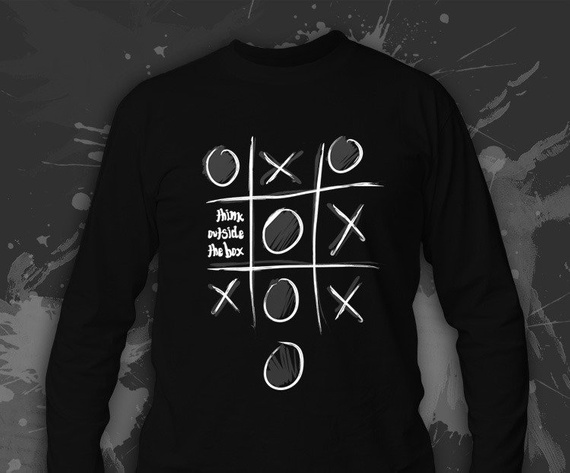 Czarny Longsleeve z nadrukiem - Think outside the box